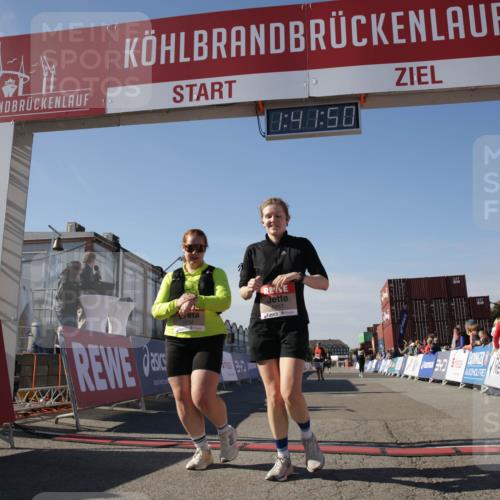 03.10.2025 - Köhlbrandbrückenlauf Jannik Wohlers http://msf.ph/oto/9122390 03.10.2025 13:41:50 Ziel 5193, 5232, 5250, 5257, 5315 meine-sportfotos.de