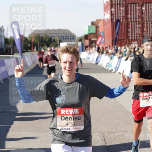 03.10.2025 - Köhlbrandbrückenlauf Jannik Wohlers http://msf.ph/oto/9122393 03.10.2025 13:05:08 Ziel 4098, 4175, 4217, 4256, 4490, 4585, 4751, 5670, 5785, 5951, 5952, 6561, 6719 meine-sportfotos.de