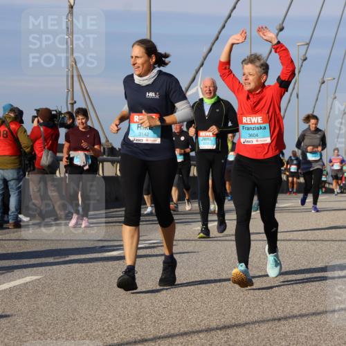 03.10.2025 - Köhlbrandbrückenlauf Strokosch-Dieckow http://msf.ph/oto/9122395 03.10.2025 09:59:21 Position 2 08, 3604, 3142 meine-sportfotos.de