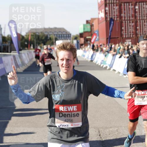 03.10.2025 - Köhlbrandbrückenlauf Jannik Wohlers http://msf.ph/oto/9122398 03.10.2025 13:05:08 Ziel 4098, 4175, 4217, 4256, 4490, 4585, 4751, 5670, 5785, 5951, 5952, 6561, 6719 meine-sportfotos.de