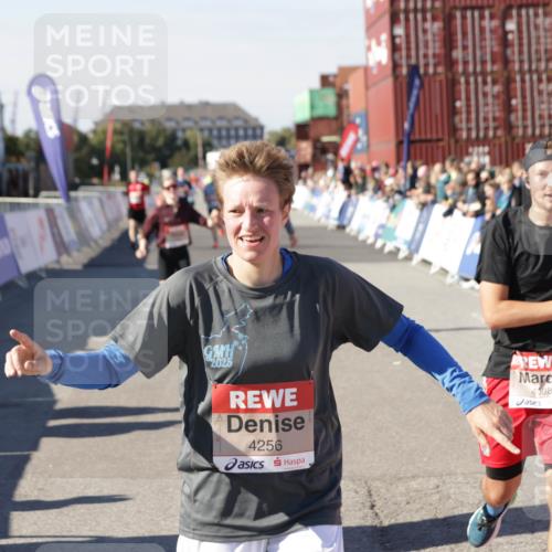 03.10.2025 - Köhlbrandbrückenlauf Jannik Wohlers http://msf.ph/oto/9122405 03.10.2025 13:05:09 Ziel 4098, 4175, 4256, 4490, 4585, 4751, 5670, 5785, 5951, 5952, 5969, 6561, 6719 meine-sportfotos.de