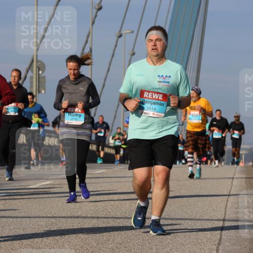 03.10.2025 - Köhlbrandbrückenlauf Strokosch-Dieckow http://msf.ph/oto/9122407 03.10.2025 09:59:24 Position 2 1098, 3614, 2320 meine-sportfotos.de