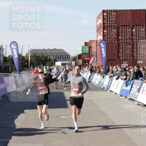 03.10.2025 - Köhlbrandbrückenlauf Jannik Wohlers http://msf.ph/oto/9122409 03.10.2025 13:05:10 Ziel 4098, 4175, 4256, 4390, 4490, 4585, 4751, 5670, 5785, 5951, 5952, 5969, 6561, 6719 meine-sportfotos.de