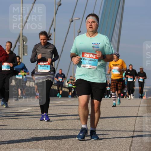 03.10.2025 - Köhlbrandbrückenlauf Strokosch-Dieckow http://msf.ph/oto/9122410 03.10.2025 09:59:24 Position 2 1098, 2320, 2920, 3614 meine-sportfotos.de
