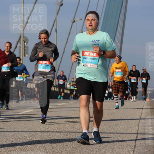 03.10.2025 - Köhlbrandbrückenlauf Strokosch-Dieckow http://msf.ph/oto/9122413 03.10.2025 09:59:24 Position 2 1098, 2020, 2320, 3614 meine-sportfotos.de