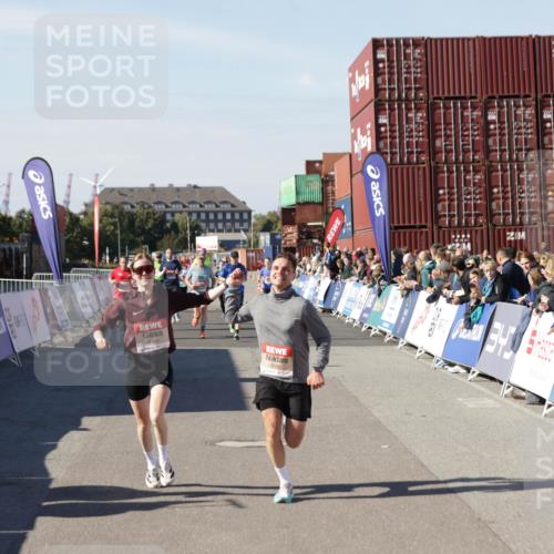 03.10.2025 - Köhlbrandbrückenlauf Jannik Wohlers http://msf.ph/oto/9122415 03.10.2025 13:05:10 Ziel 4098, 4175, 4256, 4390, 4490, 4585, 4751, 5670, 5785, 5951, 5952, 5969, 6561, 6719 meine-sportfotos.de