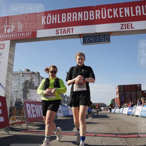 03.10.2025 - Köhlbrandbrückenlauf Jannik Wohlers http://msf.ph/oto/9122417 03.10.2025 13:41:51 Ziel 5043, 5193, 5232, 5250, 5257, 5315 meine-sportfotos.de