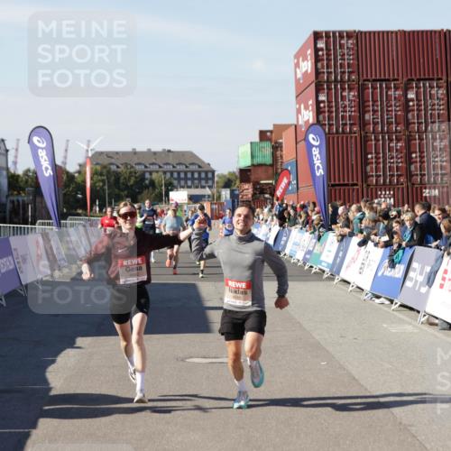 03.10.2025 - Köhlbrandbrückenlauf Jannik Wohlers http://msf.ph/oto/9122419 03.10.2025 13:05:10 Ziel 4098, 4175, 4256, 4390, 4490, 4585, 4751, 5670, 5785, 5951, 5952, 5969, 6561, 6719 meine-sportfotos.de