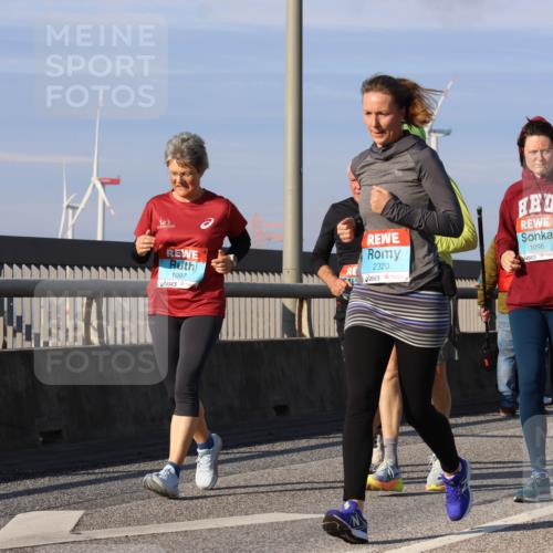 03.10.2025 - Köhlbrandbrückenlauf Strokosch-Dieckow http://msf.ph/oto/9122424 03.10.2025 09:59:28 Position 2 1097, 2320, 1098 meine-sportfotos.de