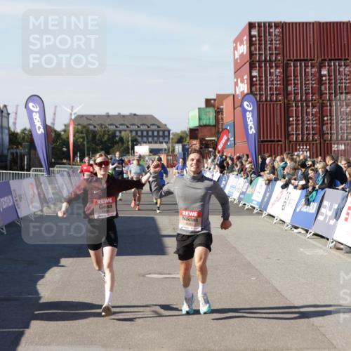 03.10.2025 - Köhlbrandbrückenlauf Jannik Wohlers http://msf.ph/oto/9122425 03.10.2025 13:05:10 Ziel 4098, 4175, 4256, 4390, 4490, 4585, 4751, 5670, 5785, 5951, 5952, 5969, 6561, 6719 meine-sportfotos.de