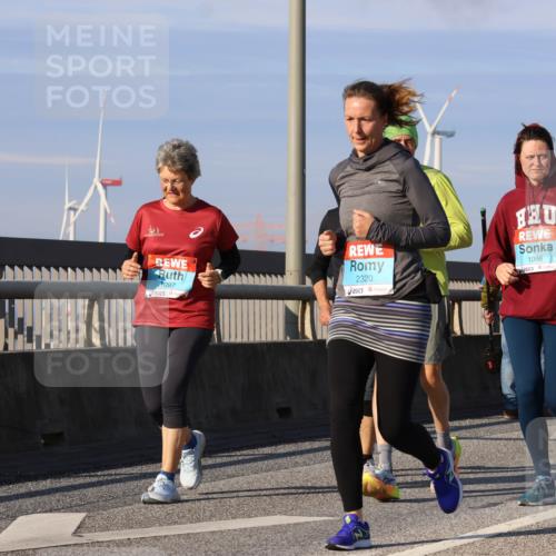 03.10.2025 - Köhlbrandbrückenlauf Strokosch-Dieckow http://msf.ph/oto/9122427 03.10.2025 09:59:28 Position 2 1097, 2320, 1098 meine-sportfotos.de