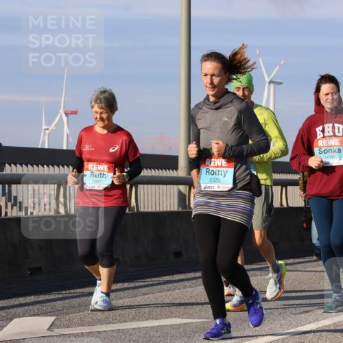 03.10.2025 - Köhlbrandbrückenlauf Strokosch-Dieckow http://msf.ph/oto/9122432 03.10.2025 09:59:28 Position 2 1097, 2320, 1098 meine-sportfotos.de