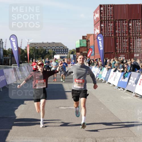 03.10.2025 - Köhlbrandbrückenlauf Jannik Wohlers http://msf.ph/oto/9122433 03.10.2025 13:05:10 Ziel 4098, 4175, 4256, 4390, 4490, 4585, 4751, 5670, 5785, 5951, 5952, 5969, 6561, 6719 meine-sportfotos.de
