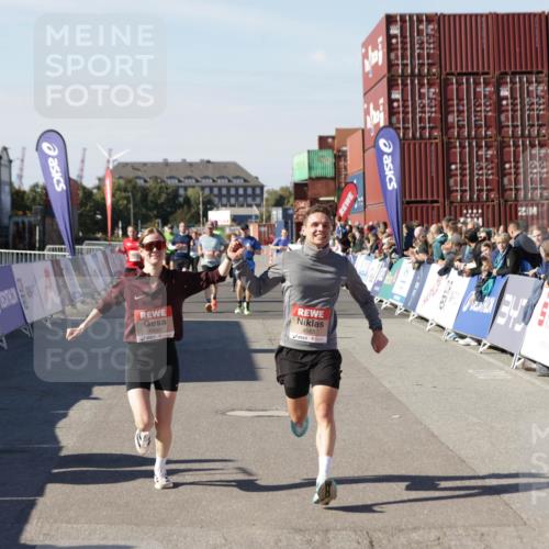 03.10.2025 - Köhlbrandbrückenlauf Jannik Wohlers http://msf.ph/oto/9122439 03.10.2025 13:05:10 Ziel 4098, 4175, 4256, 4390, 4490, 4585, 4751, 5670, 5785, 5951, 5952, 5969, 6561, 6719 meine-sportfotos.de
