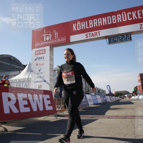03.10.2025 - Köhlbrandbrückenlauf Jannik Wohlers http://msf.ph/oto/9122440 03.10.2025 13:42:22 Ziel 5271, 6247 meine-sportfotos.de
