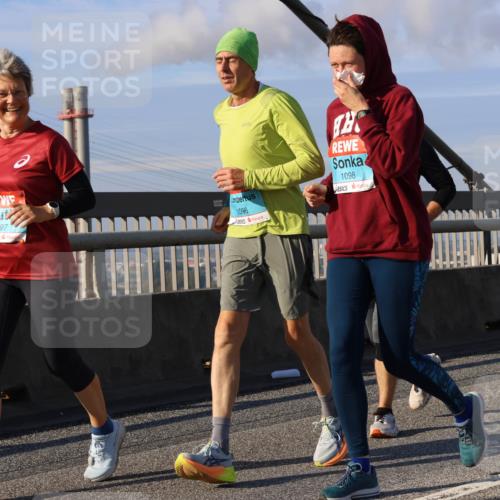 03.10.2025 - Köhlbrandbrückenlauf Strokosch-Dieckow http://msf.ph/oto/9122441 03.10.2025 09:59:31 Position 2 1097, 1096, 1098 meine-sportfotos.de