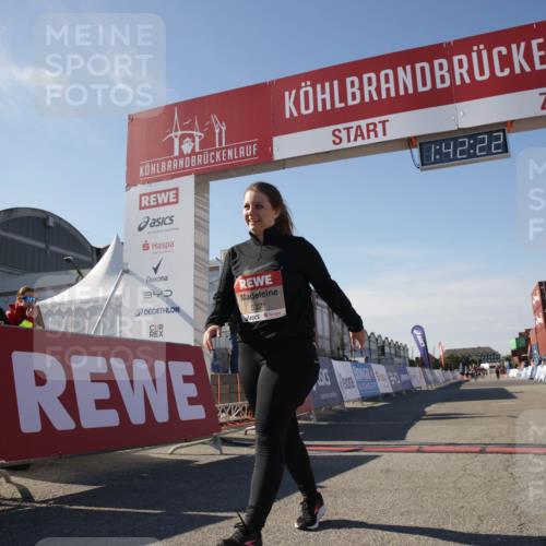 03.10.2025 - Köhlbrandbrückenlauf Jannik Wohlers http://msf.ph/oto/9122446 03.10.2025 13:42:22 Ziel 5271, 6247 meine-sportfotos.de