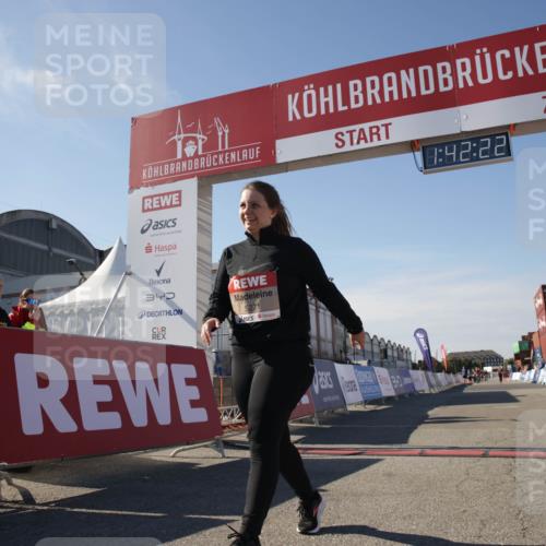 03.10.2025 - Köhlbrandbrückenlauf Jannik Wohlers http://msf.ph/oto/9122451 03.10.2025 13:42:22 Ziel 5271, 6247 meine-sportfotos.de
