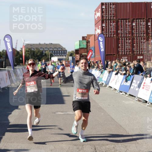 03.10.2025 - Köhlbrandbrückenlauf Jannik Wohlers http://msf.ph/oto/9122453 03.10.2025 13:05:10 Ziel 4098, 4175, 4256, 4390, 4490, 4585, 4751, 5670, 5785, 5951, 5952, 5969, 6561, 6719 meine-sportfotos.de