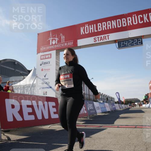 03.10.2025 - Köhlbrandbrückenlauf Jannik Wohlers http://msf.ph/oto/9122462 03.10.2025 13:42:22 Ziel 5271, 6247 meine-sportfotos.de