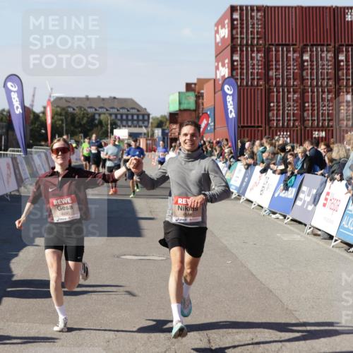 03.10.2025 - Köhlbrandbrückenlauf Jannik Wohlers http://msf.ph/oto/9122464 03.10.2025 13:05:10 Ziel 4098, 4175, 4256, 4390, 4490, 4585, 4751, 5670, 5785, 5951, 5952, 5969, 6561, 6719 meine-sportfotos.de