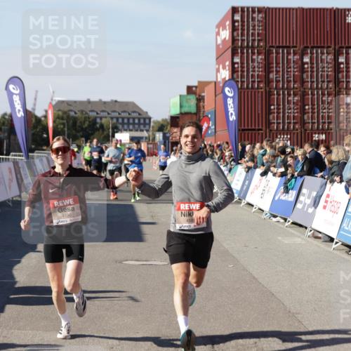 03.10.2025 - Köhlbrandbrückenlauf Jannik Wohlers http://msf.ph/oto/9122469 03.10.2025 13:05:10 Ziel 4098, 4175, 4256, 4390, 4490, 4585, 4751, 5670, 5785, 5951, 5952, 5969, 6561, 6719 meine-sportfotos.de