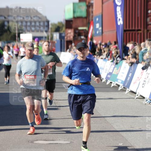 03.10.2025 - Köhlbrandbrückenlauf Jannik Wohlers http://msf.ph/oto/9122480 03.10.2025 13:05:14 Ziel 4098, 4256, 4344, 4390, 4490, 4585, 4877, 5969, 6041, 6044, 6081, 6719 meine-sportfotos.de