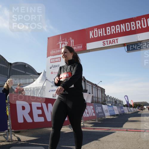 03.10.2025 - Köhlbrandbrückenlauf Jannik Wohlers http://msf.ph/oto/9122488 03.10.2025 13:42:22 Ziel 5271, 6247 meine-sportfotos.de