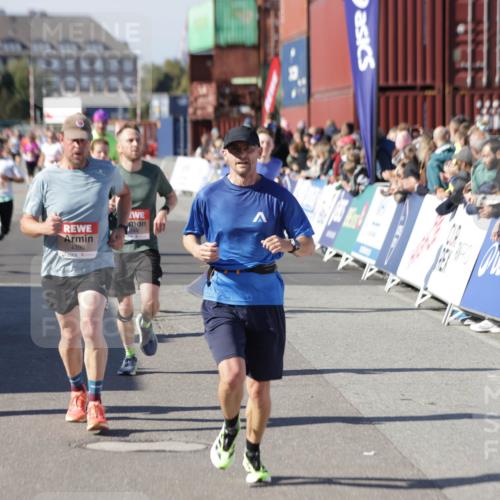 03.10.2025 - Köhlbrandbrückenlauf Jannik Wohlers http://msf.ph/oto/9122489 03.10.2025 13:05:15 Ziel 4098, 4256, 4272, 4344, 4390, 4490, 4496, 4585, 4877, 5637, 5969, 6041, 6044, 6081, 6719 meine-sportfotos.de