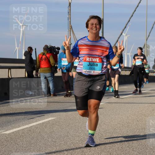03.10.2025 - Köhlbrandbrückenlauf Strokosch-Dieckow http://msf.ph/oto/9122493 03.10.2025 09:59:39 Position 2 2024, 2498, 2935 meine-sportfotos.de