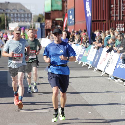 03.10.2025 - Köhlbrandbrückenlauf Jannik Wohlers http://msf.ph/oto/9122494 03.10.2025 13:05:15 Ziel 4098, 4256, 4272, 4344, 4390, 4490, 4496, 4585, 4877, 5637, 5969, 6041, 6044, 6081, 6719 meine-sportfotos.de