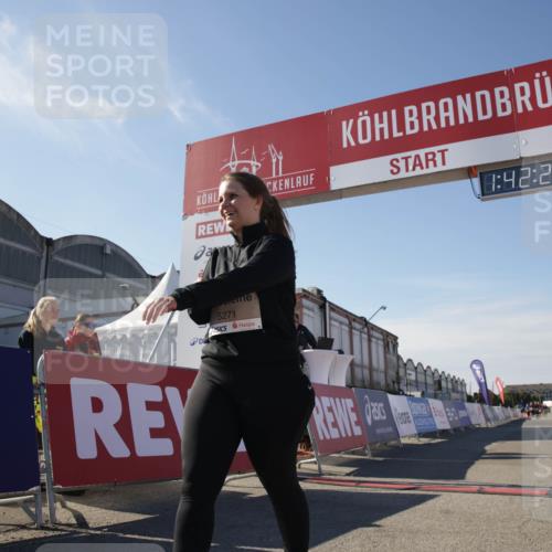 03.10.2025 - Köhlbrandbrückenlauf Jannik Wohlers http://msf.ph/oto/9122496 03.10.2025 13:42:22 Ziel 5271, 6247 meine-sportfotos.de