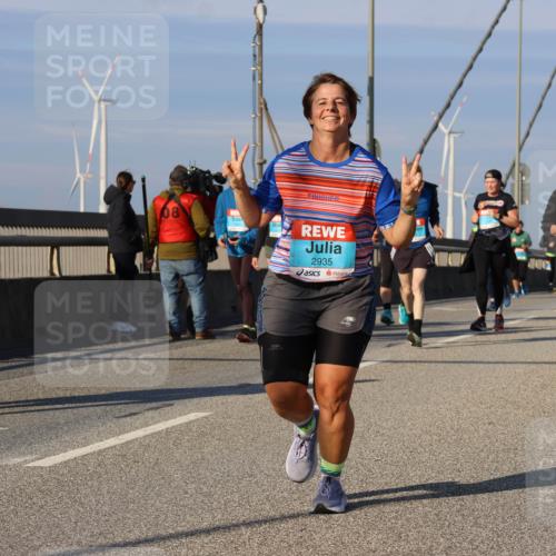03.10.2025 - Köhlbrandbrückenlauf Strokosch-Dieckow http://msf.ph/oto/9122497 03.10.2025 09:59:39 Position 2 2024, 2498, 08, 2935, 4005 meine-sportfotos.de