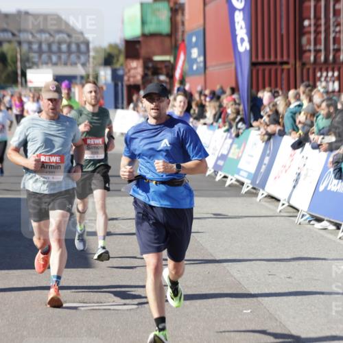 03.10.2025 - Köhlbrandbrückenlauf Jannik Wohlers http://msf.ph/oto/9122500 03.10.2025 13:05:15 Ziel 4098, 4256, 4272, 4344, 4390, 4490, 4496, 4585, 4877, 5637, 5969, 6041, 6044, 6081, 6719 meine-sportfotos.de
