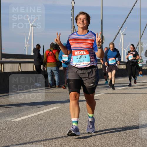 03.10.2025 - Köhlbrandbrückenlauf Strokosch-Dieckow http://msf.ph/oto/9122502 03.10.2025 09:59:39 Position 2 2024, 2498, 2935 meine-sportfotos.de
