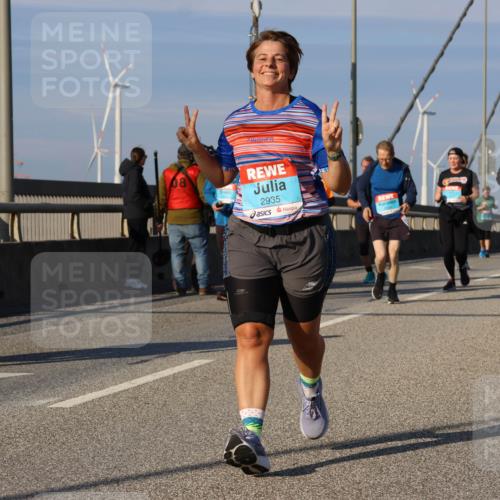 03.10.2025 - Köhlbrandbrückenlauf Strokosch-Dieckow http://msf.ph/oto/9122506 03.10.2025 09:59:39 Position 2 2024, 2498, 2935 meine-sportfotos.de