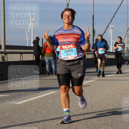 03.10.2025 - Köhlbrandbrückenlauf Strokosch-Dieckow http://msf.ph/oto/9122510 03.10.2025 09:59:39 Position 2 2024, 2498, 2935 meine-sportfotos.de