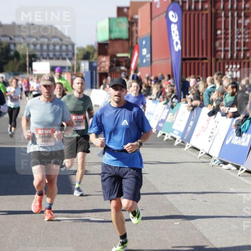 03.10.2025 - Köhlbrandbrückenlauf Jannik Wohlers http://msf.ph/oto/9122512 03.10.2025 13:05:15 Ziel 4098, 4256, 4272, 4344, 4390, 4490, 4496, 4585, 4877, 5637, 5969, 6041, 6044, 6081, 6719 meine-sportfotos.de