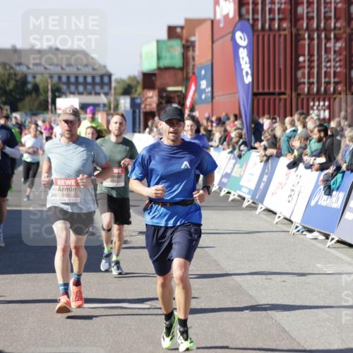 03.10.2025 - Köhlbrandbrückenlauf Jannik Wohlers http://msf.ph/oto/9122524 03.10.2025 13:05:15 Ziel 4098, 4256, 4272, 4344, 4390, 4490, 4496, 4585, 4877, 5637, 5969, 6041, 6044, 6081, 6719 meine-sportfotos.de