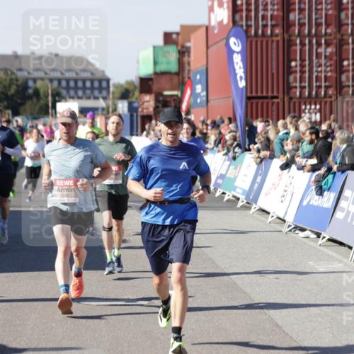 03.10.2025 - Köhlbrandbrückenlauf Jannik Wohlers http://msf.ph/oto/9122530 03.10.2025 13:05:15 Ziel 4098, 4256, 4272, 4344, 4390, 4490, 4496, 4585, 4877, 5637, 5969, 6041, 6044, 6081, 6719 meine-sportfotos.de