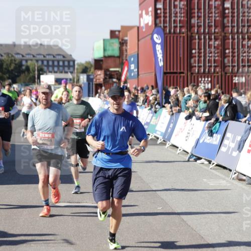 03.10.2025 - Köhlbrandbrückenlauf Jannik Wohlers http://msf.ph/oto/9122542 03.10.2025 13:05:15 Ziel 4098, 4256, 4272, 4344, 4390, 4490, 4496, 4585, 4877, 5637, 5969, 6041, 6044, 6081, 6719 meine-sportfotos.de