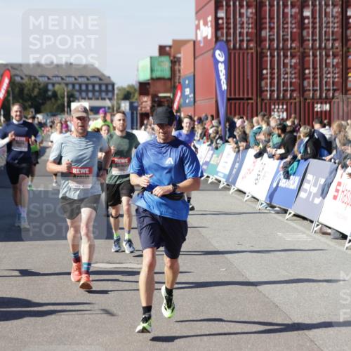 03.10.2025 - Köhlbrandbrückenlauf Jannik Wohlers http://msf.ph/oto/9122562 03.10.2025 13:05:15 Ziel 4098, 4256, 4272, 4344, 4390, 4490, 4496, 4585, 4877, 5637, 5969, 6041, 6044, 6081, 6719 meine-sportfotos.de