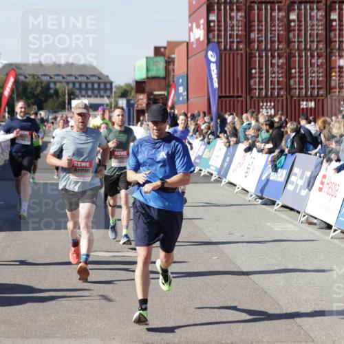 03.10.2025 - Köhlbrandbrückenlauf Jannik Wohlers http://msf.ph/oto/9122568 03.10.2025 13:05:15 Ziel 4098, 4256, 4272, 4344, 4390, 4490, 4496, 4585, 4877, 5637, 5969, 6041, 6044, 6081, 6719 meine-sportfotos.de