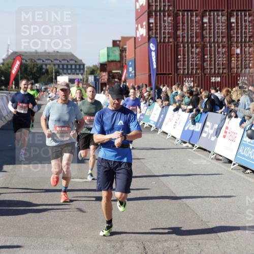 03.10.2025 - Köhlbrandbrückenlauf Jannik Wohlers http://msf.ph/oto/9122582 03.10.2025 13:05:16 Ziel 4098, 4256, 4272, 4344, 4390, 4490, 4496, 4585, 4877, 5637, 5969, 6041, 6044, 6081 meine-sportfotos.de