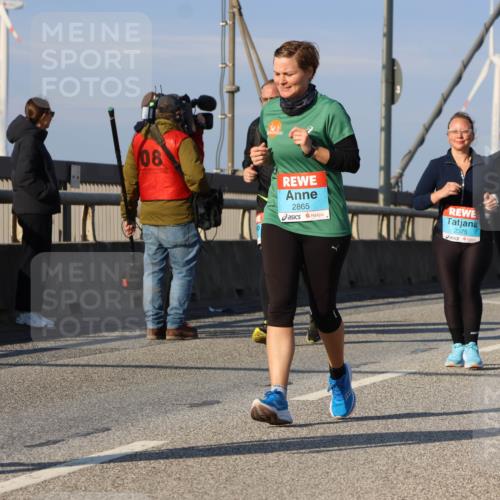 03.10.2025 - Köhlbrandbrückenlauf Strokosch-Dieckow http://msf.ph/oto/9122585 03.10.2025 09:59:52 Position 2 08, 2865, 2375 meine-sportfotos.de