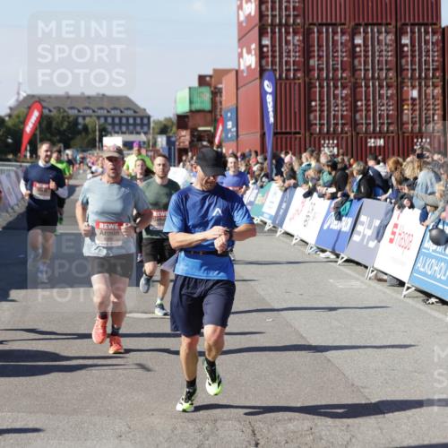 03.10.2025 - Köhlbrandbrückenlauf Jannik Wohlers http://msf.ph/oto/9122586 03.10.2025 13:05:16 Ziel 4098, 4256, 4272, 4344, 4390, 4490, 4496, 4585, 4877, 5637, 5969, 6041, 6044, 6081 meine-sportfotos.de