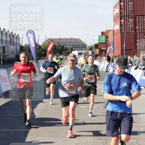 03.10.2025 - Köhlbrandbrückenlauf Jannik Wohlers http://msf.ph/oto/9122593 03.10.2025 13:05:16 Ziel 4098, 4256, 4272, 4344, 4390, 4490, 4496, 4585, 4877, 5637, 5969, 6041, 6044, 6081 meine-sportfotos.de