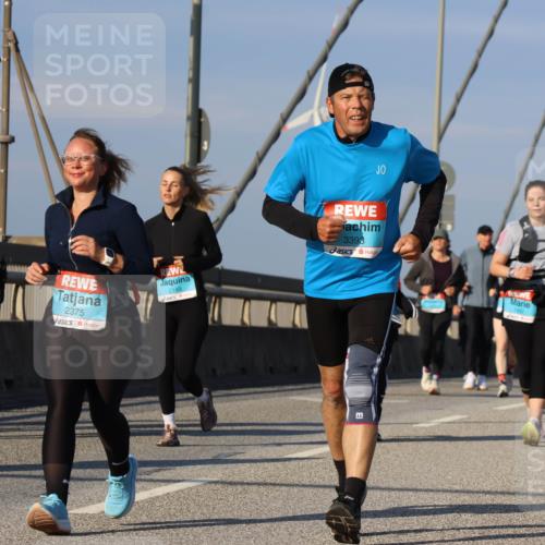 03.10.2025 - Köhlbrandbrückenlauf Strokosch-Dieckow http://msf.ph/oto/9122594 03.10.2025 09:59:54 Position 2 08, 2375, 2149, 3393 meine-sportfotos.de