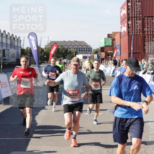 03.10.2025 - Köhlbrandbrückenlauf Jannik Wohlers http://msf.ph/oto/9122597 03.10.2025 13:05:16 Ziel 4098, 4256, 4272, 4344, 4390, 4490, 4496, 4585, 4877, 5637, 5969, 6041, 6044, 6081 meine-sportfotos.de