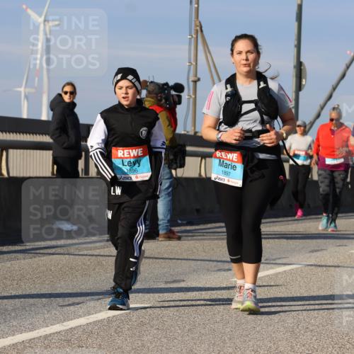 03.10.2025 - Köhlbrandbrückenlauf Strokosch-Dieckow http://msf.ph/oto/9122598 03.10.2025 09:59:58 Position 2 1896, 1897, 339 meine-sportfotos.de